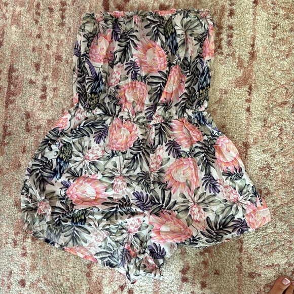 H&M Flower Romper - Picture 3 of 4